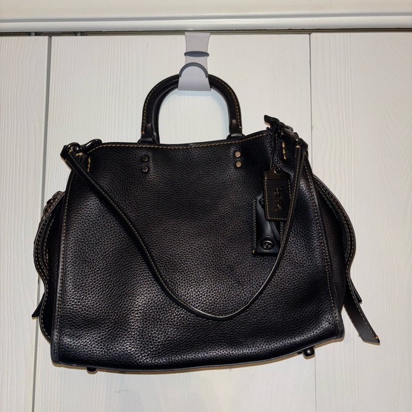 Coach Rogue - Picture 3 of 11